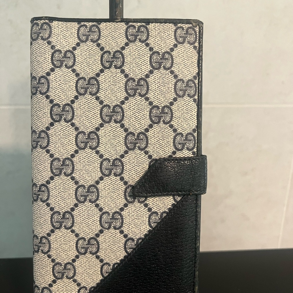 Gucci Textured Leather Accessory